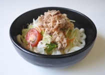 サラダうどん 900円 ※季節限定